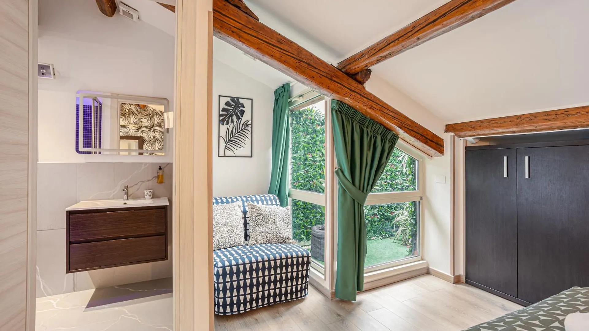 Guest house Vatican Vittoria Suites - Vatican Museums Rome Italy